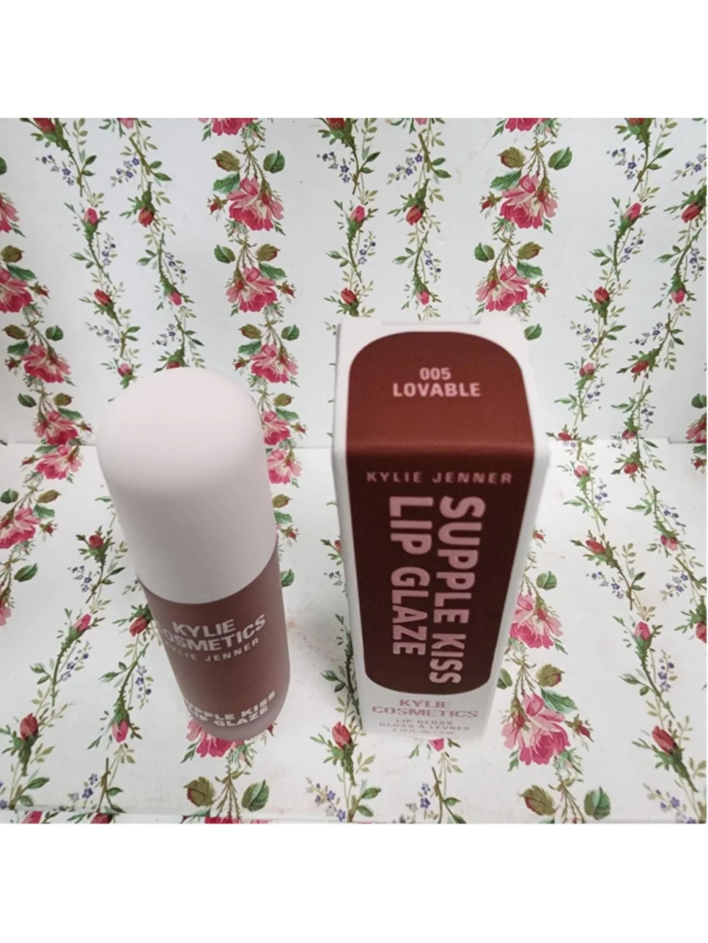Kylie Cosmetics Supple Kiss Lip Glaze in shade 3